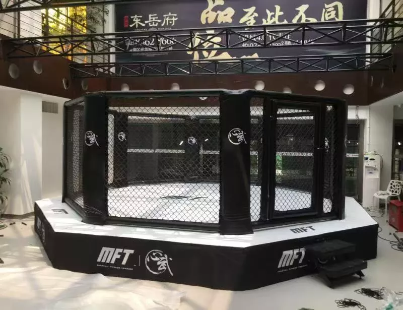 Comment les tapis octogonaux et roulants MMA de Pandawinsports fonctionnent-ils sur site ?