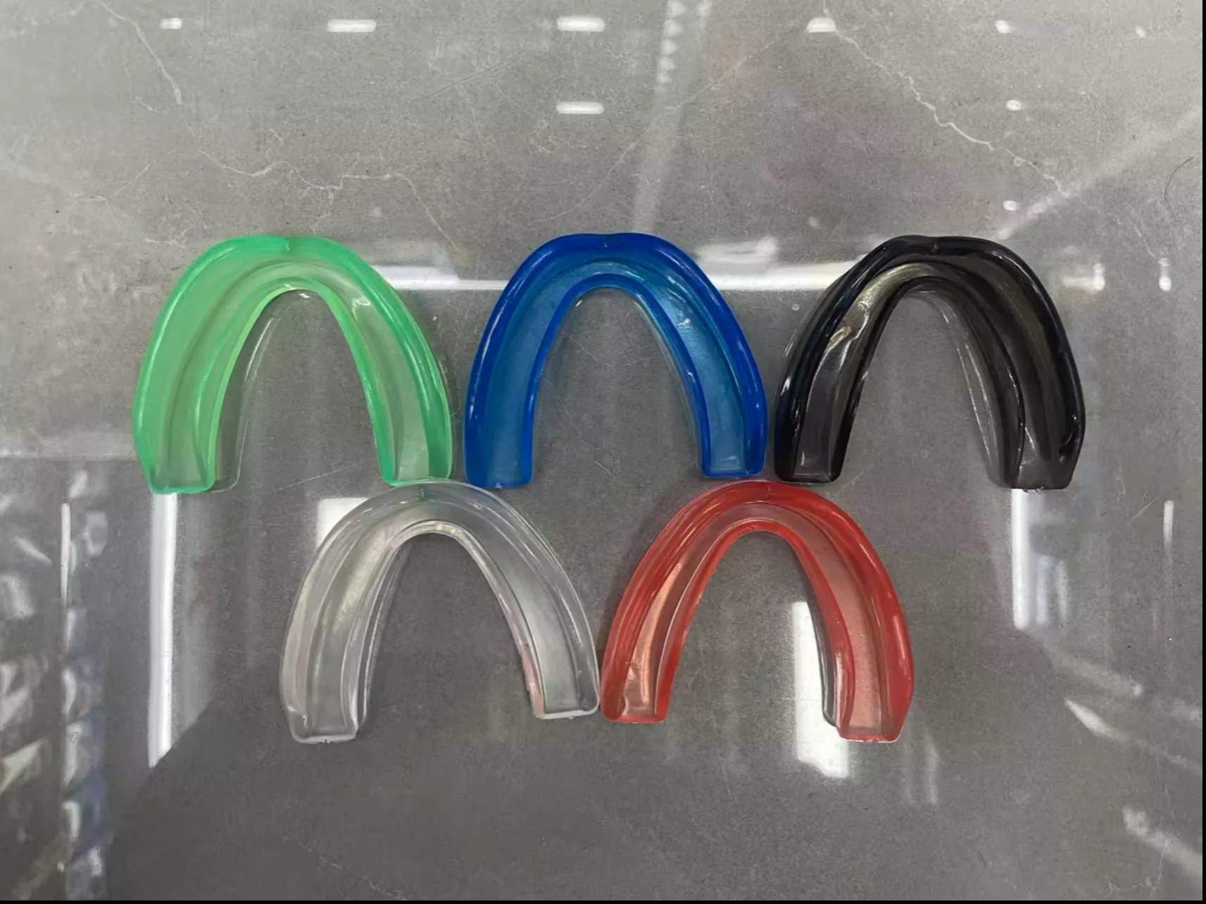 Protège-dents en EVA translucide transparent ou en silicone opaque – Répartition complète des matériaux pour les acheteurs de gymnases de combat