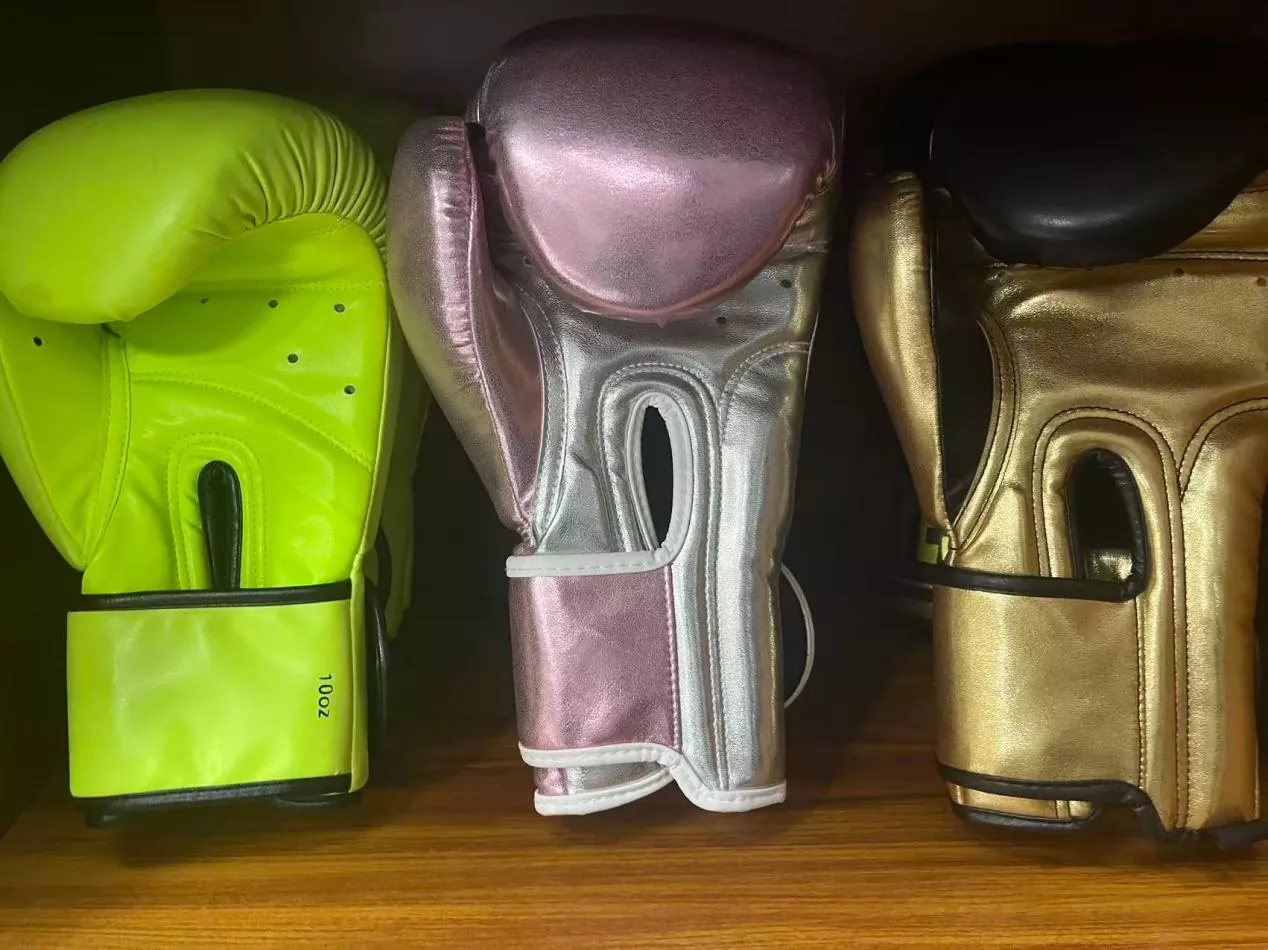 Quelles sont les principales différences entre les gants de boxe et les gants de MMA pour l’entraînement au combat ?