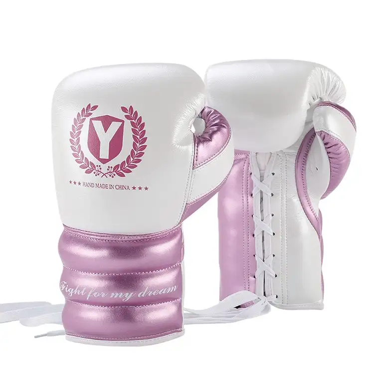 Gants de boxe lacés